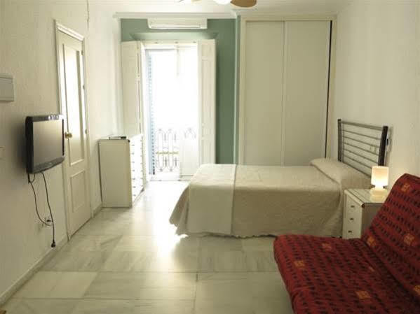 Apartamentos Los Angeles Sevilla Kültér fotó